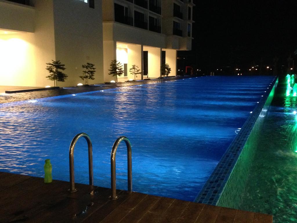 Warm Stay At Trefoil Setia Alam Exteriör bild